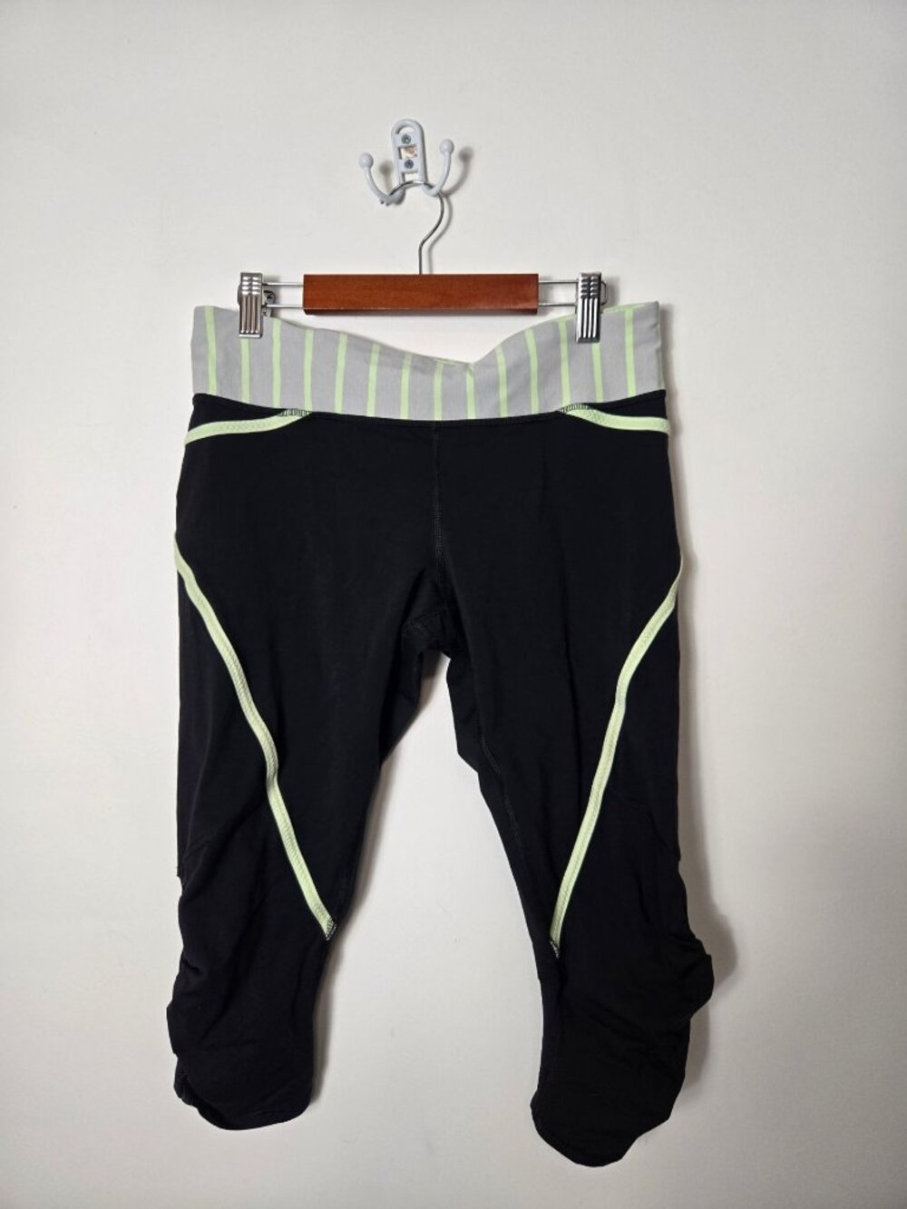 Lululemon Run Pace Crop Reflective Pants Black Mint Size 8 Women's